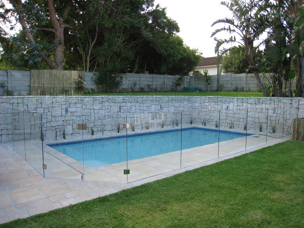 Adding Glass to Your Pool